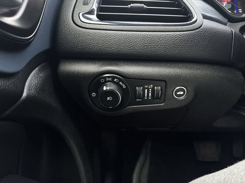 Used 2015 Chrysler 200 S w/ Comfort Group image 18