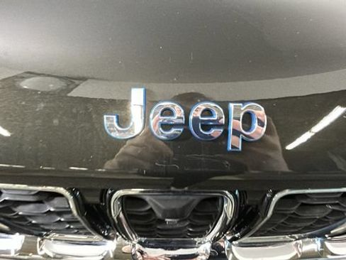 Used 2023 Jeep Grand Cherokee 4WD 4xe w/ Luxury Tech Group II image 9