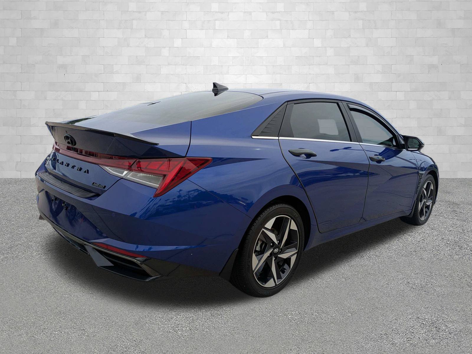 Certified 2023 Hyundai Elantra Limited w/ Preferred Accessory Package FWD image 2