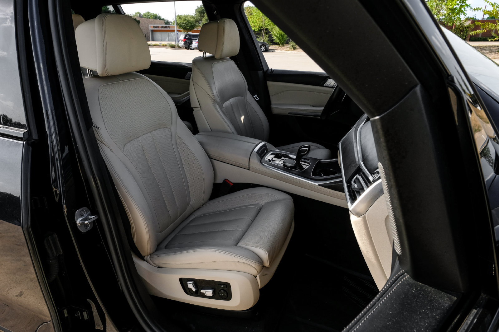 Used 2021 BMW X7 xDrive40i w/ M Sport Package AWD/4WD image 38