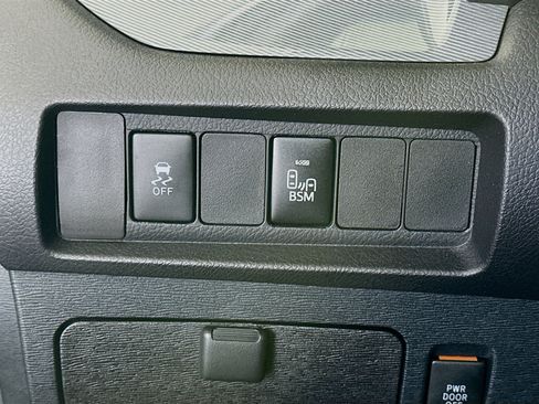 Used 2017 Toyota Sienna SE w/ SE Preferred Package FWD image 16