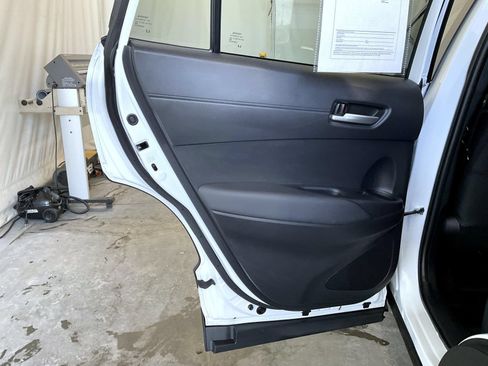 Used 2024 Toyota Corolla Cross XLE w/ Convenience Package AWD/4WD image 18
