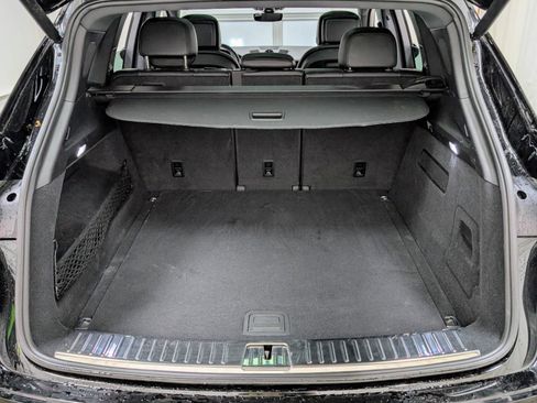 Used 2022 Porsche Cayenne Platinum Edition w/ Premium Package image 19