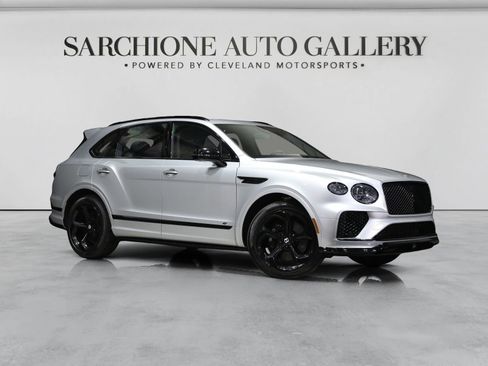 Used 2022 Bentley Bentayga image 1