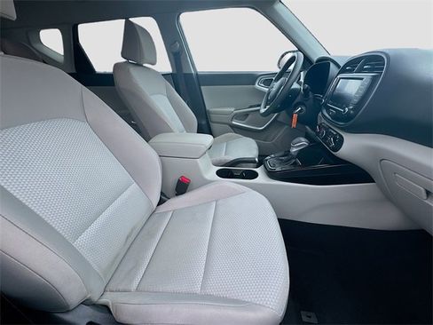 Used 2022 Kia Soul LX image 27
