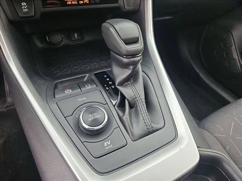 Used 2020 Toyota RAV4 XLE w/ Convenience Package AWD/4WD image 3