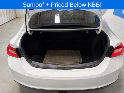 Used 2017 Chevrolet Malibu LT image 20