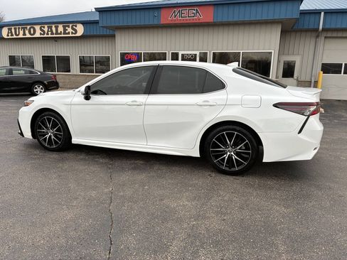 Used 2023 Toyota Camry SE FWD image 9
