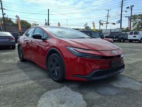Used 2023 Toyota Prius LE image 1