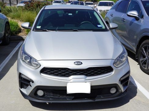 Used 2019 Kia Forte LXS FWD image 2
