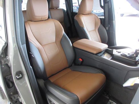 Used 2026 Lexus GX 550 w/ Accessory Package (2T) AWD/4WD image 30