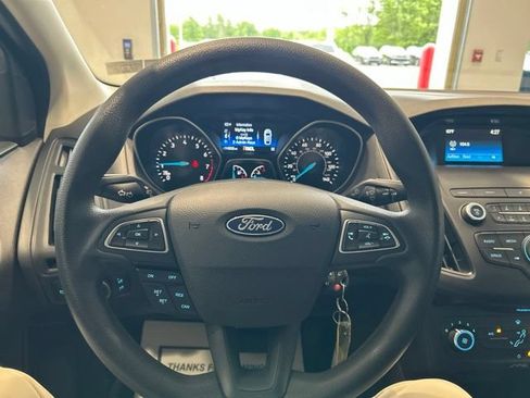Used 2018 Ford Focus SE FWD image 9