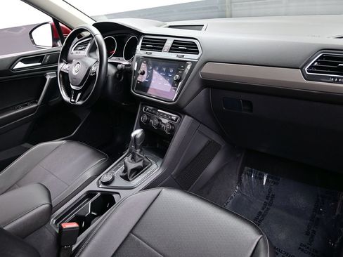 Used 2019 Volkswagen Tiguan SE AWD/4WD image 15