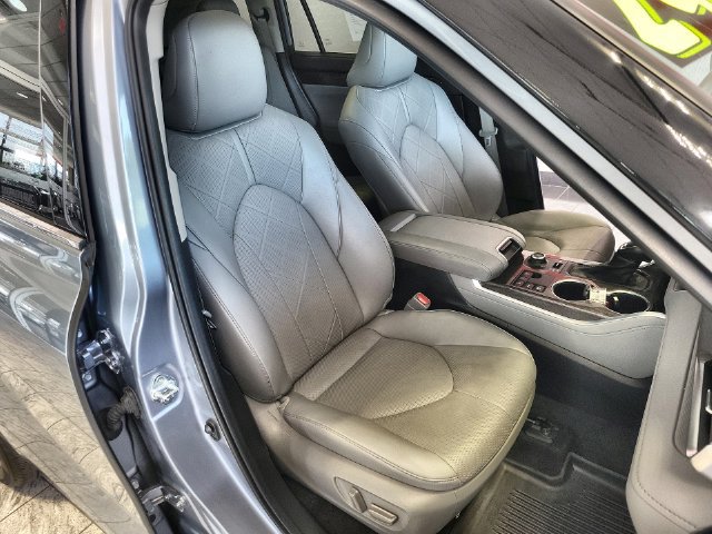 Used 2024 Toyota Highlander Platinum AWD/4WD image 26