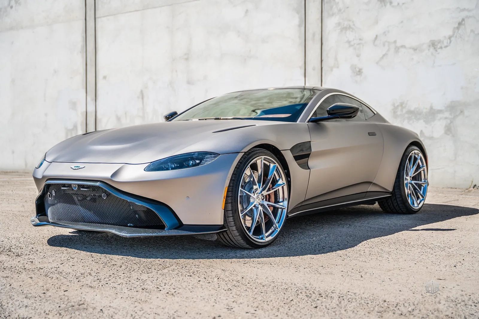 Used 2020 Aston Martin V8 Vantage Coupe RWD image 3