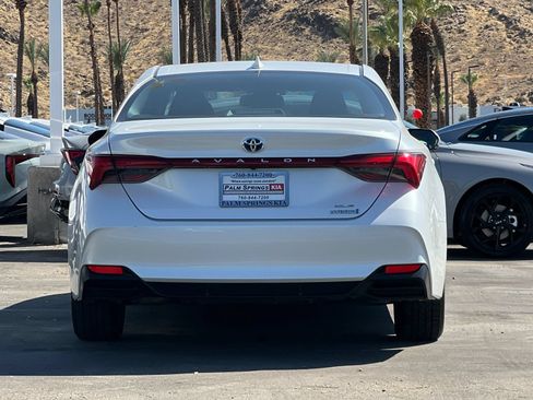 Used 2019 Toyota Avalon XLE w/ Moonroof Package FWD image 4