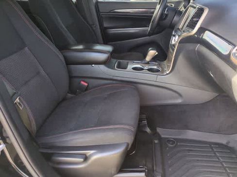 Used 2016 Jeep Grand Cherokee Laredo 75th Anniversary image 21