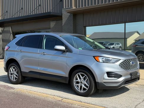 Used 2024 Ford Edge SEL w/ Cargo Accessory Package AWD/4WD image 3
