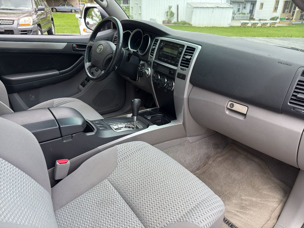 Used 2008 Toyota 4Runner SR5 AWD/4WD image 17