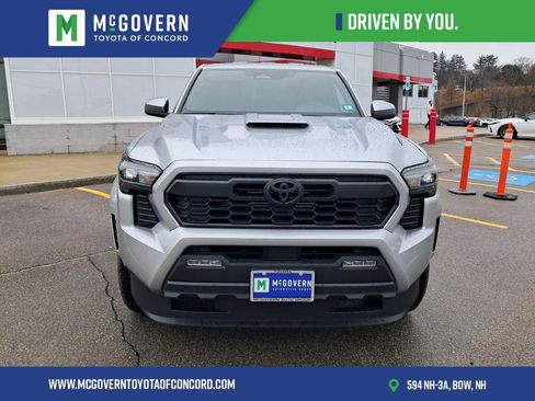 Used 2025 Toyota Tacoma TRD Sport AWD/4WD image 8