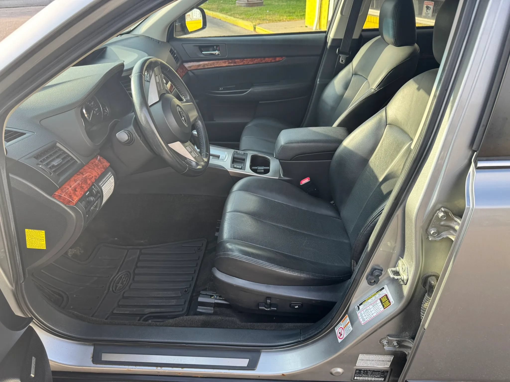 Used 2011 Subaru Outback 2.5i Limited AWD/4WD image 14