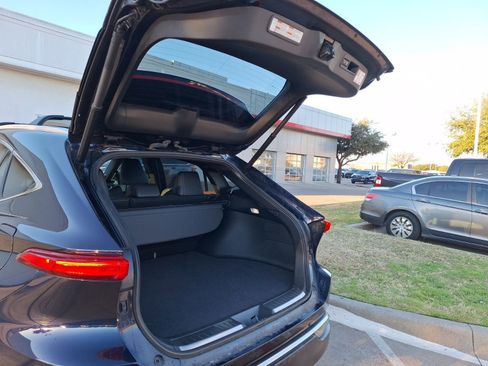 Used 2023 Toyota Venza Limited image 36