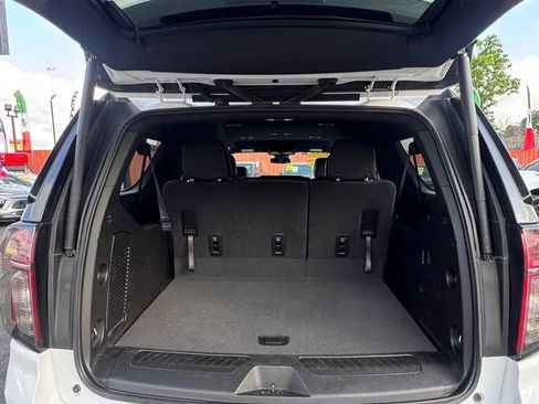 Used 2023 Chevrolet Suburban LT RWD image 7