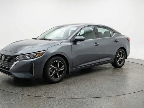 Used 2025 Nissan Sentra SV image 3