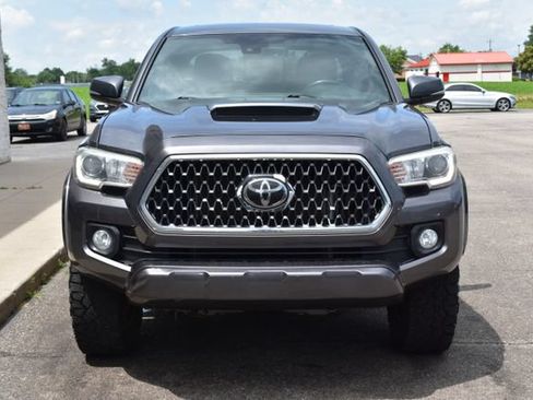 Used 2018 Toyota Tacoma SR5 AWD/4WD image 14