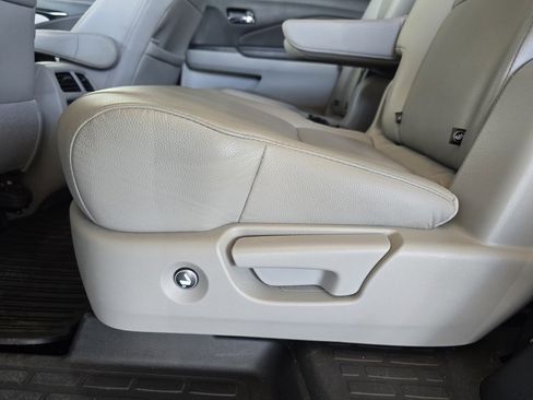 Used 2021 Honda Pilot Touring image 17