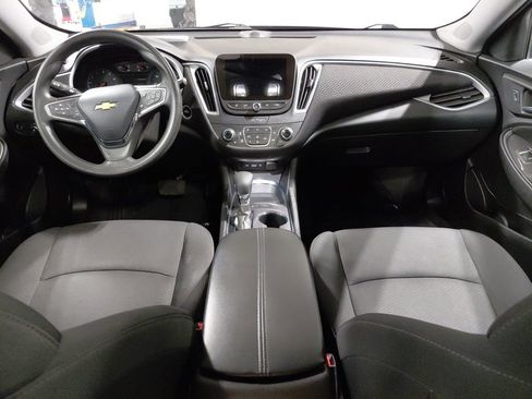 Used 2024 Chevrolet Malibu LT image 3
