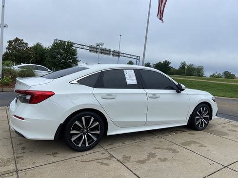 Used 2024 Honda Civic EX image 12