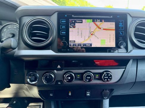Used 2017 Toyota Tacoma TRD Off-Road w/ Tow Package AWD/4WD image 38