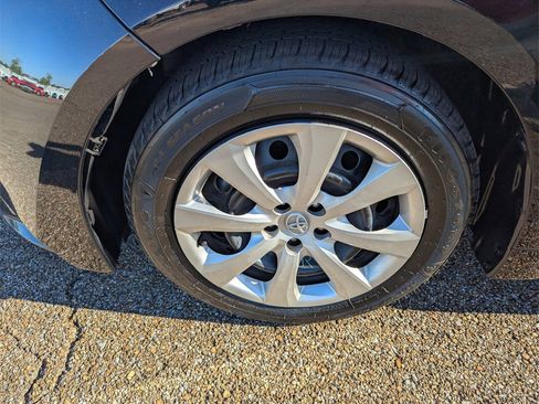 Used 2024 Toyota Corolla LE image 27