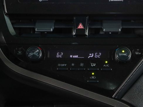 Used 2022 Toyota Camry SE FWD image 20