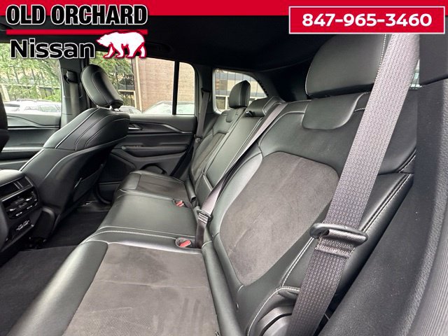 Used 2023 Jeep Grand Cherokee Altitude AWD/4WD image 15
