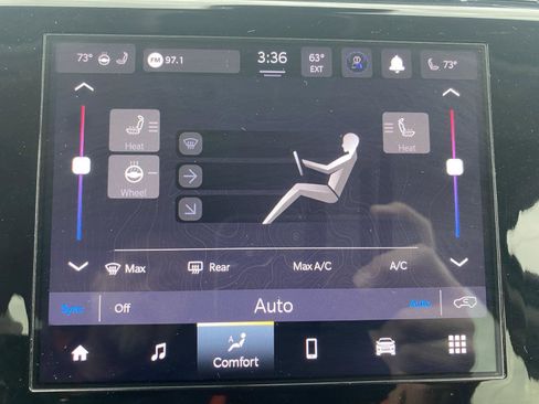 Used 2022 Jeep Grand Cherokee Laredo w/ Luxury Tech Group I image 21