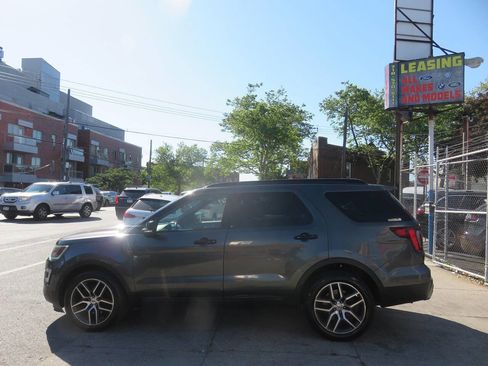 Used 2017 Ford Explorer Sport w/ Equipment Group 401A AWD/4WD image 7