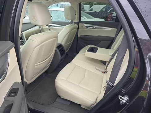 Used 2019 Cadillac XT5 Luxury FWD image 4