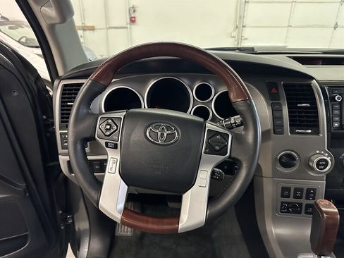 Used 2014 Toyota Sequoia Platinum image 18