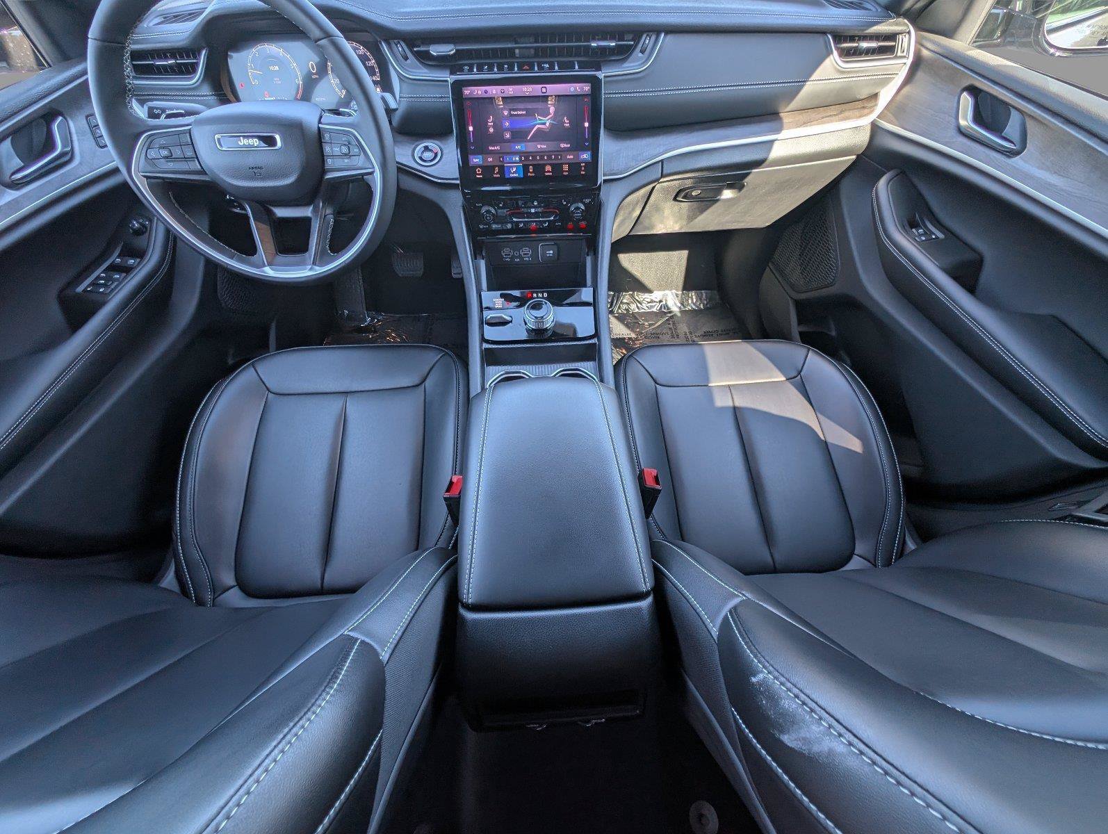 Used 2025 Jeep Grand Cherokee Limited w/ Black Appearance Package AWD/4WD image 35