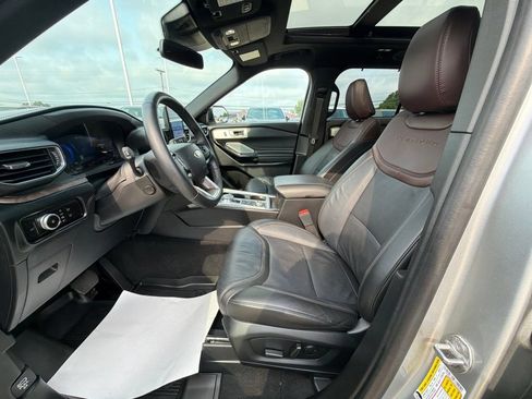 Used 2023 Ford Explorer Platinum w/ Technology Package AWD/4WD image 12