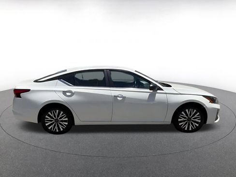 Used 2025 Nissan Altima 2.5 SV FWD image 15