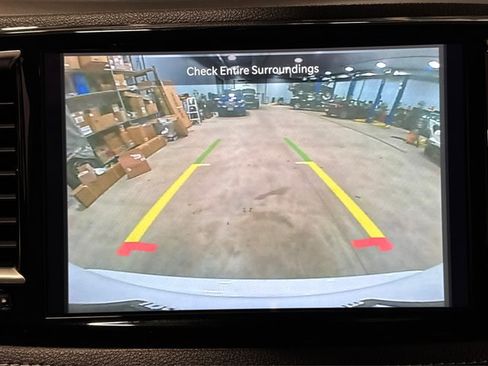 Used 2024 Chrysler Pacifica Touring-L image 30