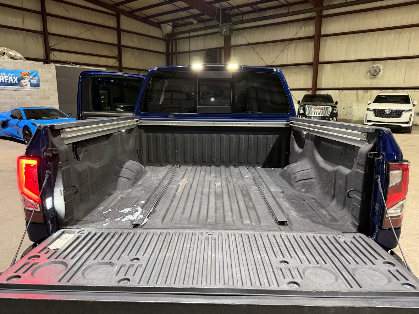 Used 2020 Nissan Titan SL w/ Moonroof Package AWD/4WD image 19