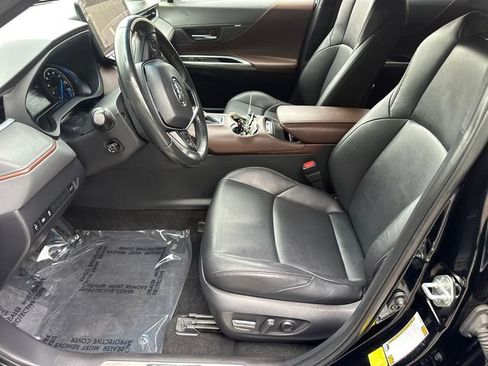 Used 2023 Toyota Venza XLE AWD/4WD image 29