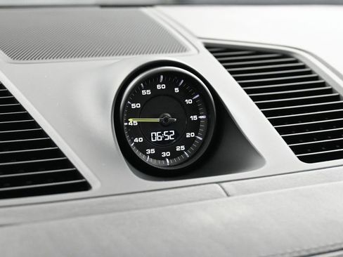Certified 2022 Porsche Cayenne Turbo S AWD/4WD image 21
