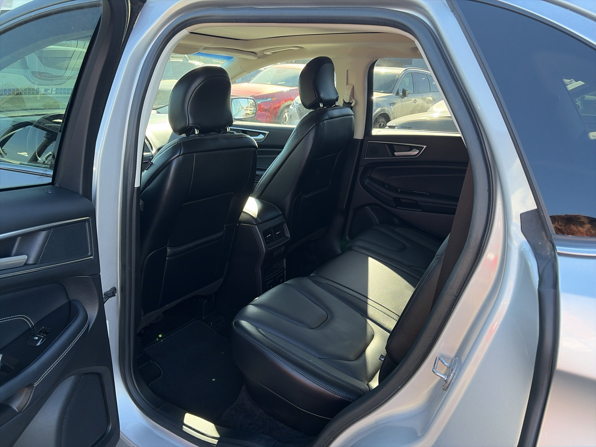 Used 2018 Ford Edge Titanium w/ Equipment Group 301A AWD/4WD image 13