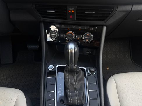 Used 2019 Volkswagen Jetta FWD image 11