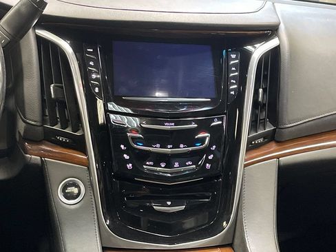 Used 2018 Cadillac Escalade ESV Premium Luxury w/ LPO, Radiant Package AWD/4WD image 19